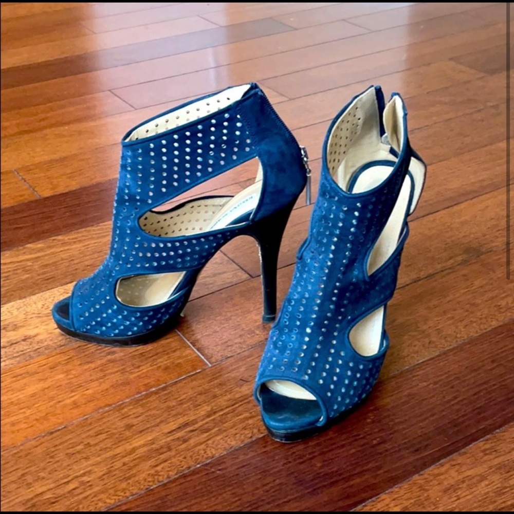 Suede navy blue heels